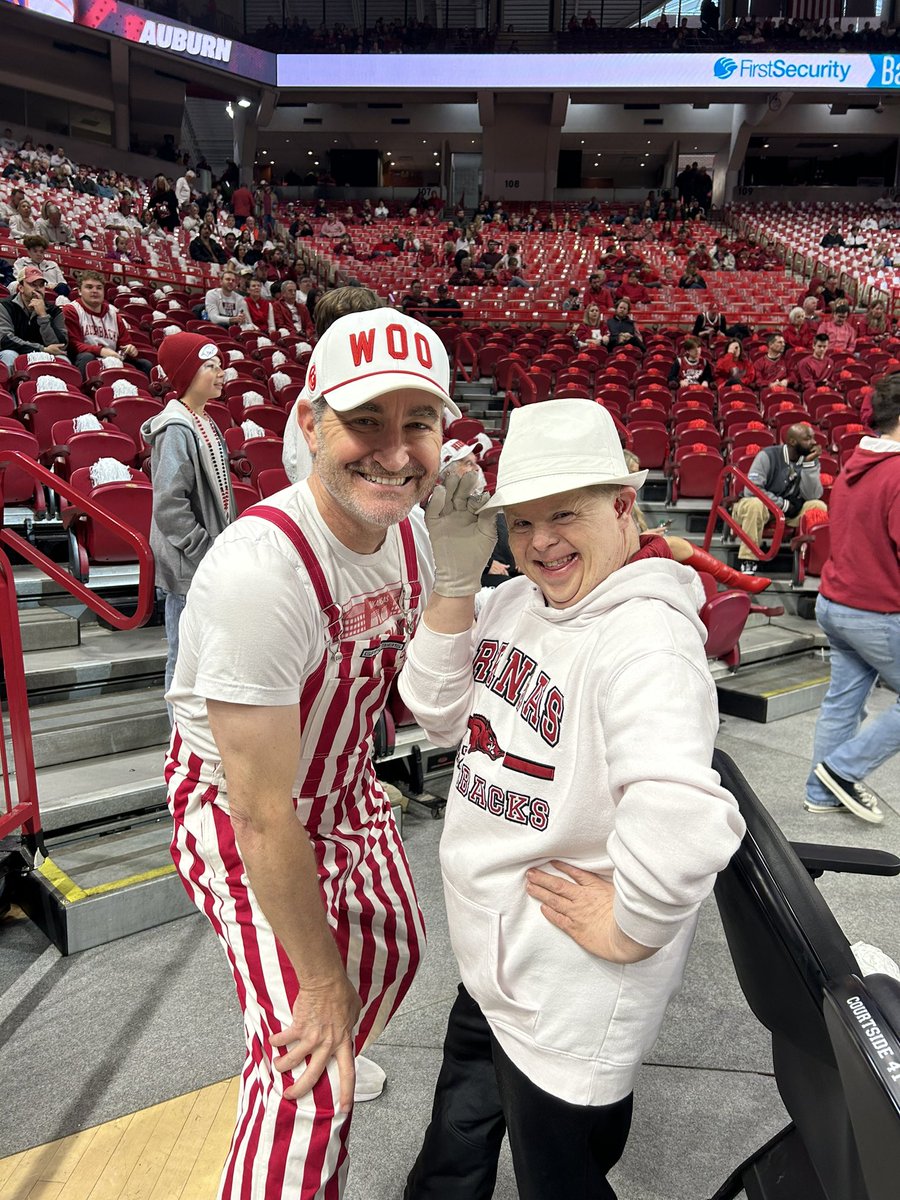 Natstrange73's tweet photo. Its been weeks since Ive seen my guy @CanaanSandy! So of course we had to see ALL his people! Thanks @radiojondeek ! Always great to see you! Thanks @Mr_WALKONAIR for taking the time! #WPS4LIFE https://t.co/nbZiYs0RQV