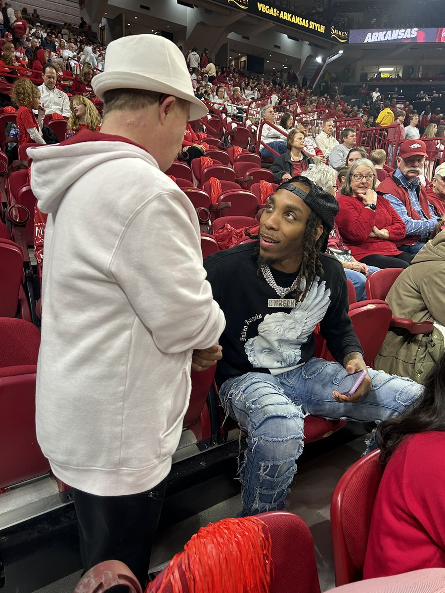 Natstrange73's tweet photo. Its been weeks since Ive seen my guy @CanaanSandy! So of course we had to see ALL his people! Thanks @radiojondeek ! Always great to see you! Thanks @Mr_WALKONAIR for taking the time! #WPS4LIFE https://t.co/nbZiYs0RQV