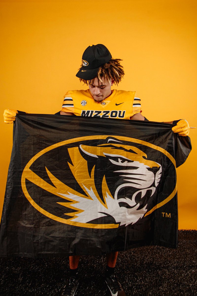 BREAKING: #Top247 safety Trajen Greco commits to #Missouri. I spoke with him earlier this week about his decision to play for the Tigers. Story: 247sports.com/Article/trajen… @TrajenGreco @247Sports / @AABonNBC