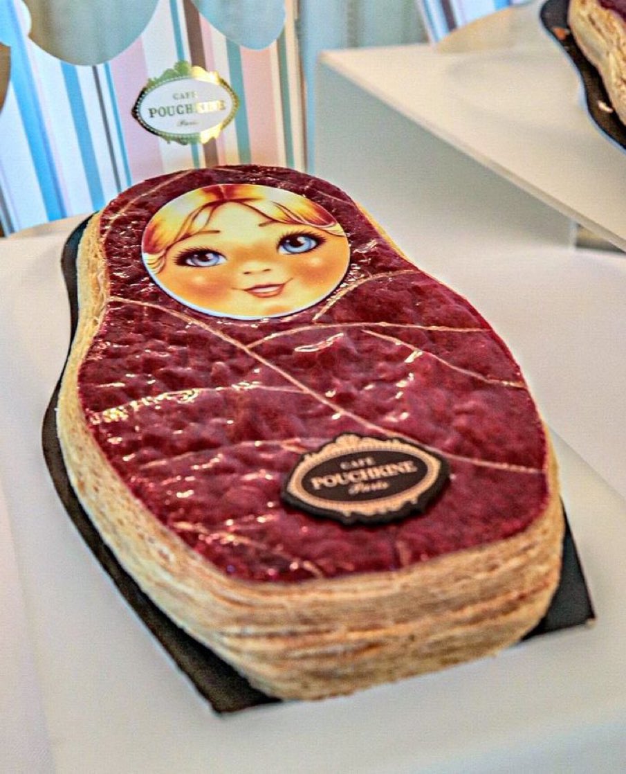 SebLambda's tweet image. 🚨 BREAKING #Epiphanie #RN  

En exclusivité, les premières images de la galette des rois au RN 🇷🇺

#MarinePoutine