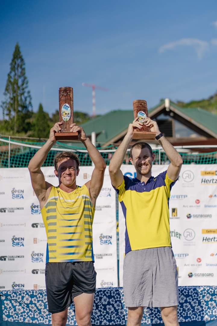 Not_Esportivas's tweet photo. ATP Challenger!
Parabéns aos duplistas campeões, o Ilhas Marianas Colin Sinclair 🇲🇵 e o neozelandês Jose Statham 🇳🇿 que conquistaram o @ATPChallenger de Noumea na Nova Caledônia.
#ATPChallenger  #ChallengerNoumea #OpenSifa #NouvelleCaledonie #Noumea #ColinSinclair #JoseStatham https://t.co/nBVFxbGeIr