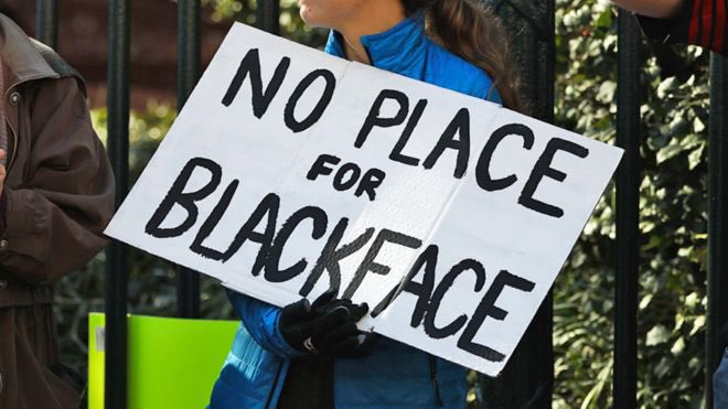 AVVBarrioMosca's tweet photo. Condenamos la práctica del #Blackface En Madrid, una ciudad diversa con miles de afrodescendientes, es crucial abogar por el respeto y la sensibilidad cultural. Debemos erradicar conductas que perpetúan estereotipos y promover la inclusión genuina.
#CabalgataDeUsera 👑 https://t.co/wgzUZSB2rn