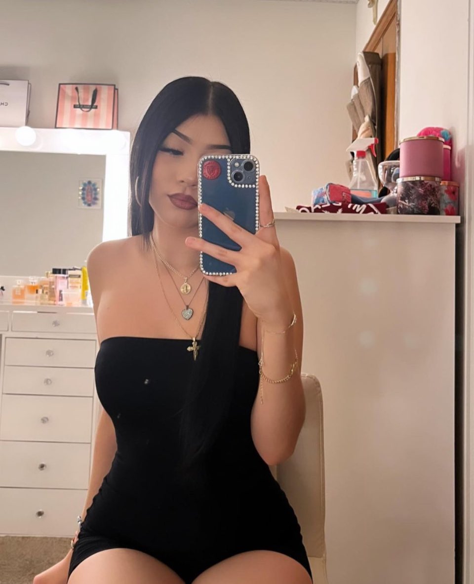 like and rt if you think im cute :) 
#nsfwtwt #horny #sellingcontent #nsfwacc #buyingcontent #dm