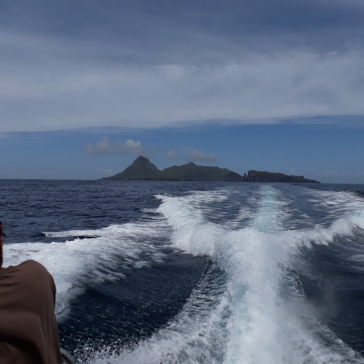 Departing Nightingale Island.