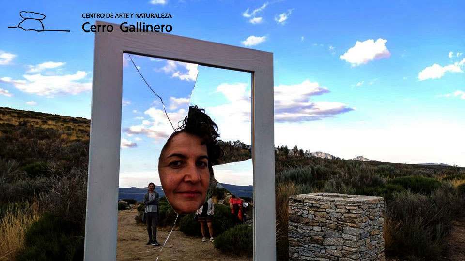 En el #CerroGallinero, el arte es una conversación entre el pasado y el presente. Las obras contemporáneas encuentran su hogar en un lugar impregnado de historia y naturaleza. 🗿🎨 #ConversacionesArteHistoria  cerrogallinero.com" #hoyocasero #ávila #gredos #cyl #spain