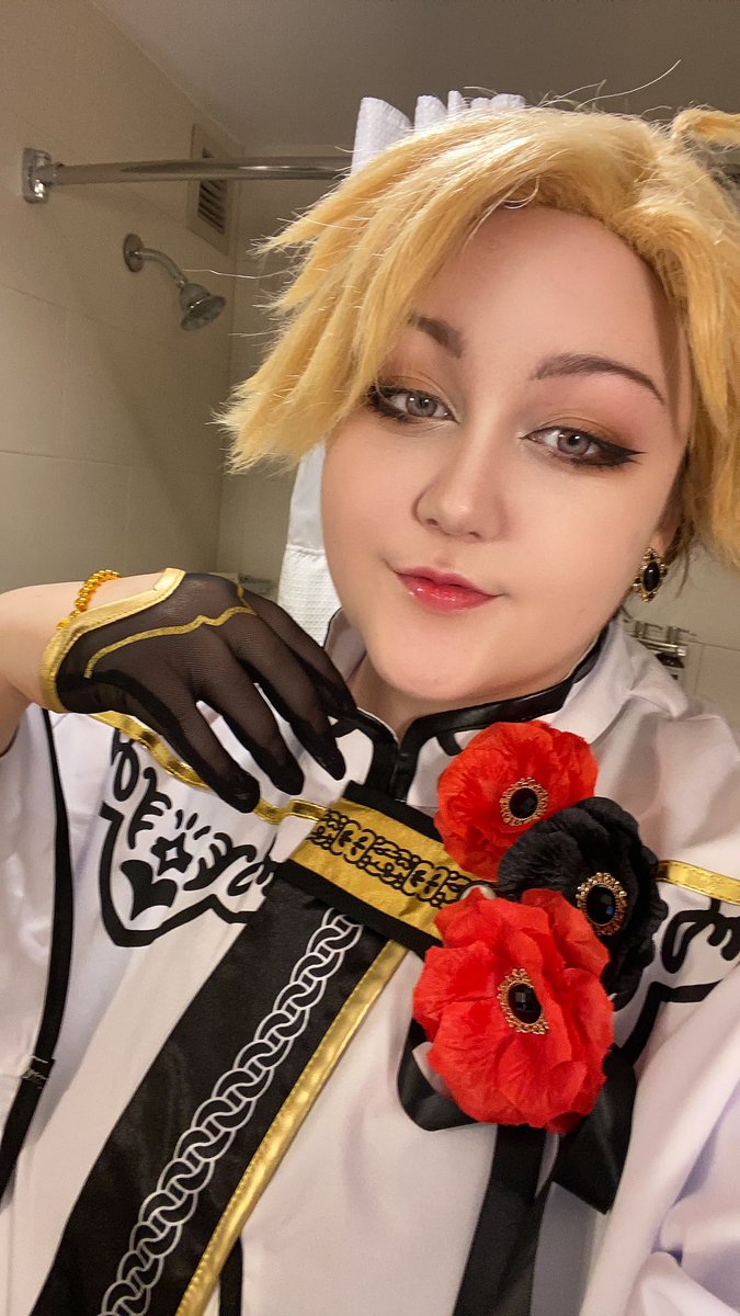 cloudpopcos's tweet photo. Mystic Fragrance Arashi for day 2 of #sacanime !! 💛🦢 https://t.co/q5i0v1MzSC