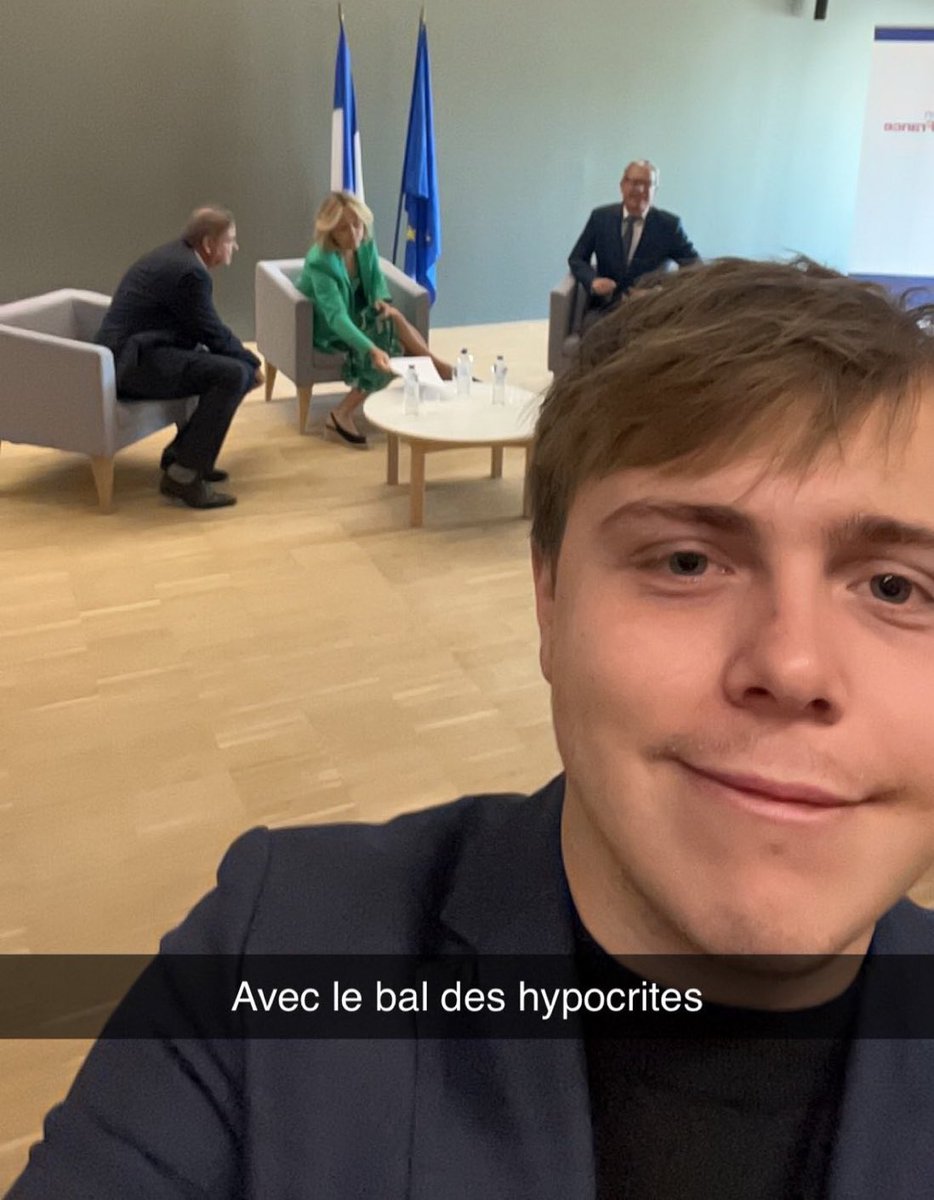 europeste's tweet photo. les snaps d’Edie quand elle s’incrustait aux soirées poker https://t.co/ArdBrzoioV