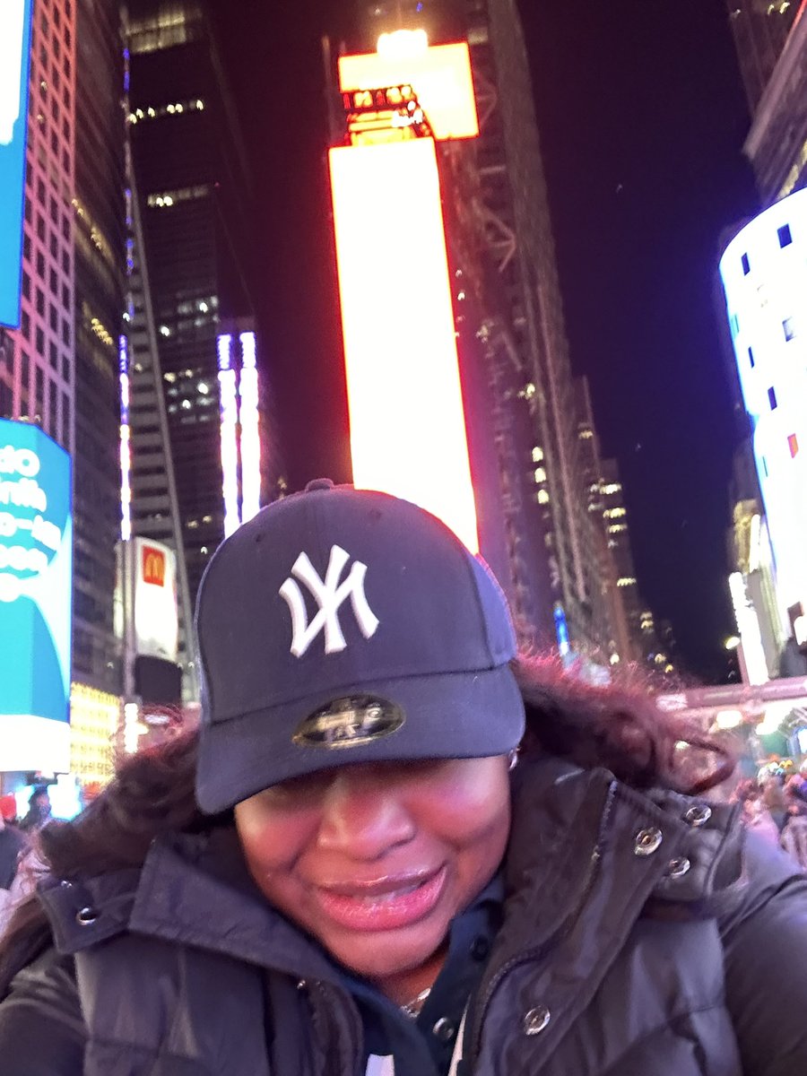 jadeayanaaa's tweet photo. Dumpy of nyc https://t.co/l9uFrmIKeV