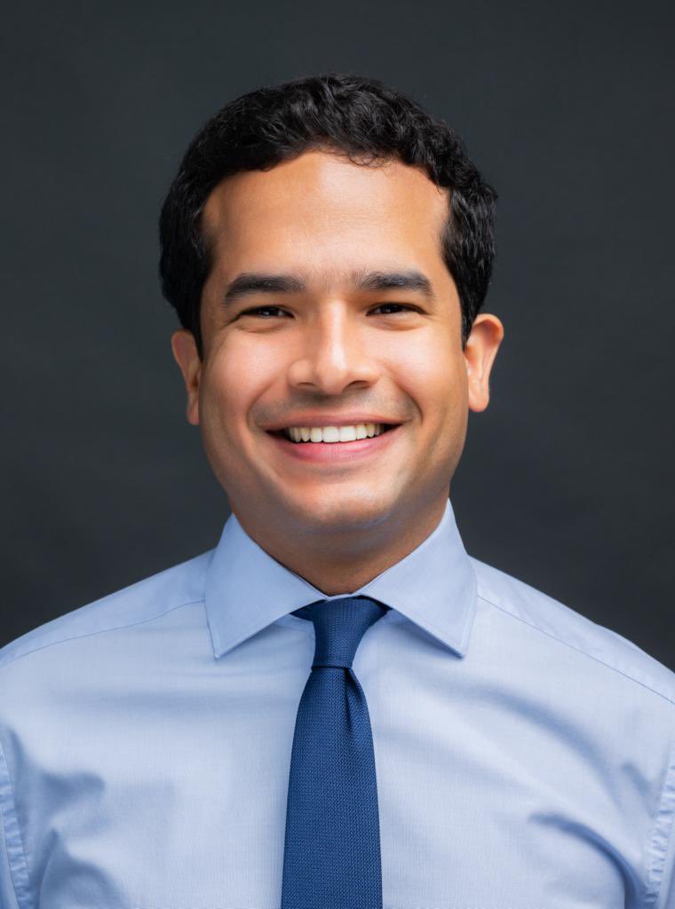 carlosgabrielgc's tweet photo. Deben mejorar los argumentos! Si el único mérito que tiene @OmarLFernandez es ser hijo de Leonel y tiene esa popularidad que revelan las encuestas, entonces estarían reconociendo que @LeonelFernandez también goza de una gran aceptación popular y se la ha transferido a su hijo. https://t.co/4jWpvWPb6T