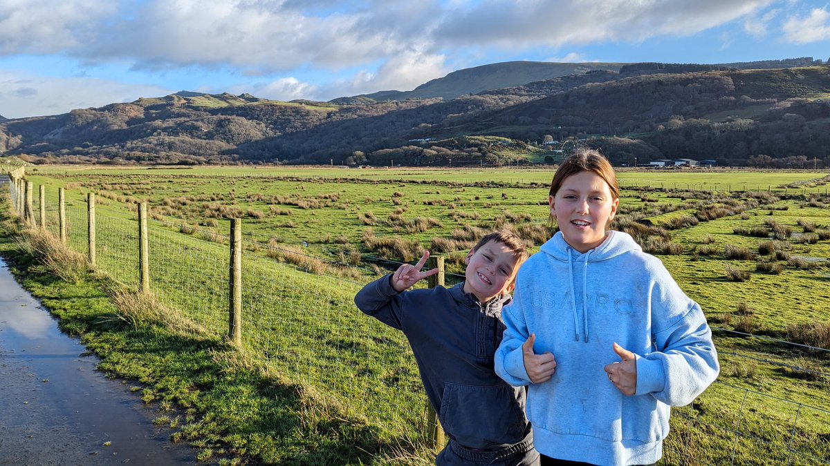 GCatherwood's tweet photo. Lovely day for a walk #Fairbourne #Barmouth https://t.co/VudV4JDvKJ