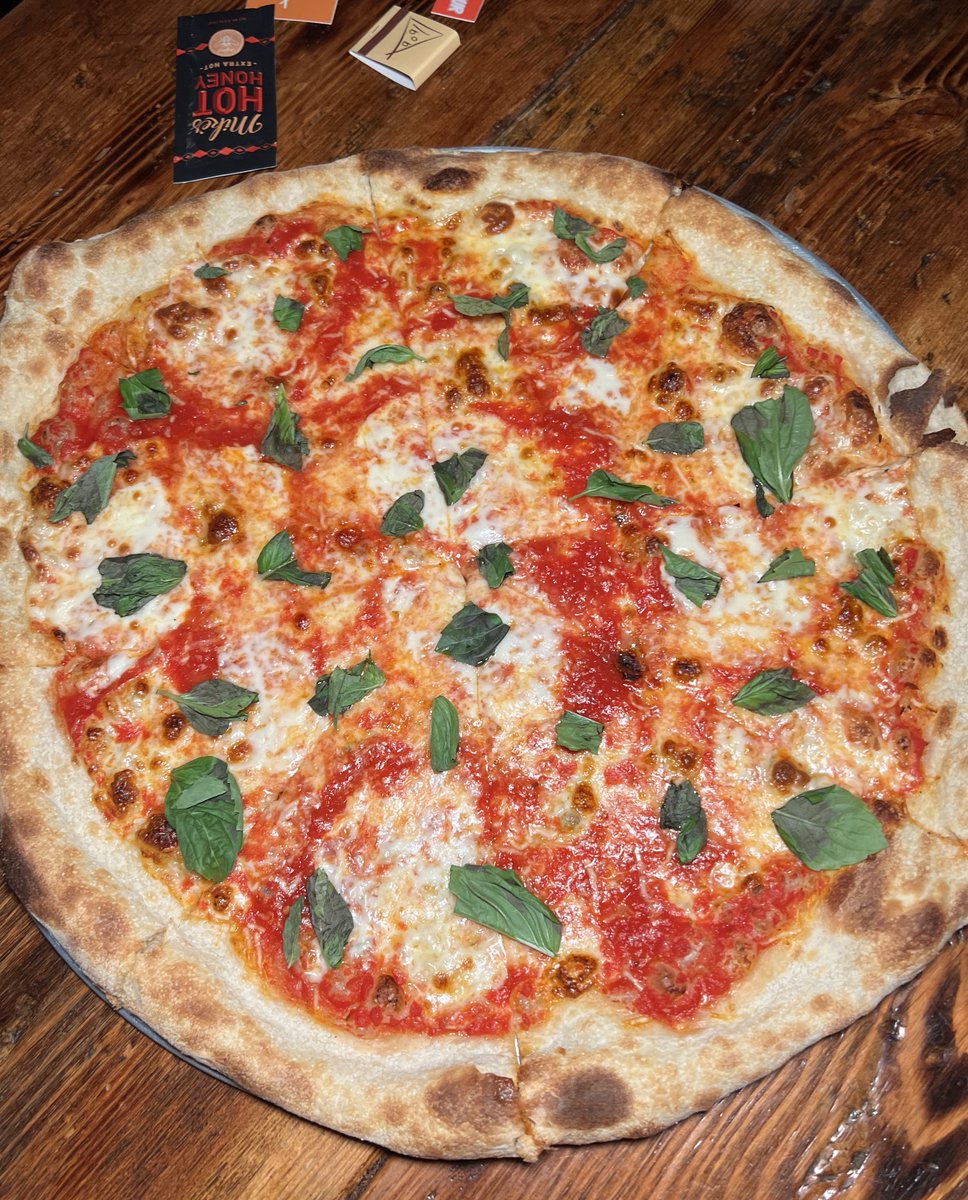 bobspizzatour's tweet photo. Is this not pizza perfection? https://t.co/NhylD2HCAy
