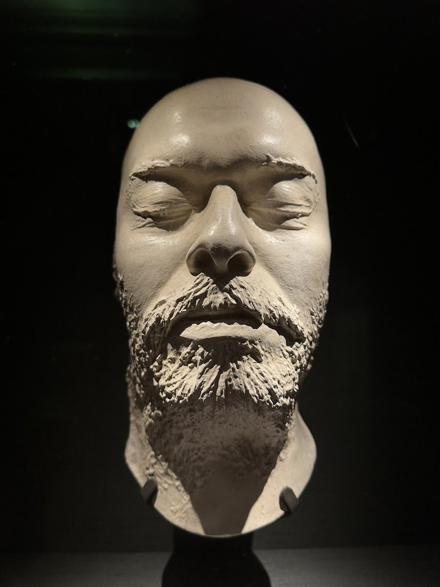 drdan_o's tweet image. Next up on the @NPGLondon wander is the head of Dante Gabriel Rossetti made in 1882 by Brucciani &amp;amp; Co his using Rossetti’s death mask #deathmask #rossetti
