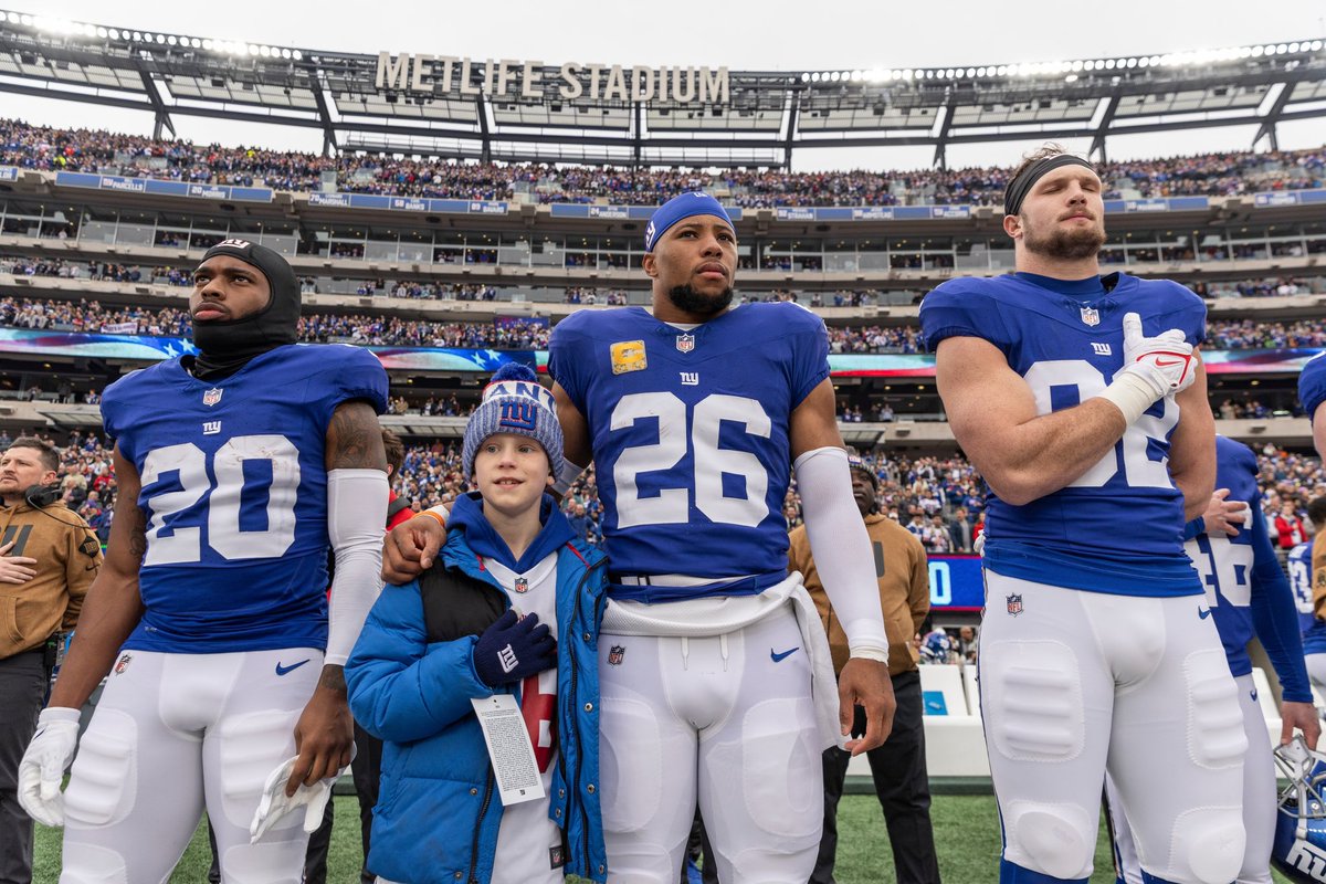 GiantsCRDept's tweet photo. Always giving back to those in the community! 

RT to get your votes in for @saquon!

1 RT = 1 Vote
#WPMOYChallenge + Barkley https://t.co/J6mCAuoLiB