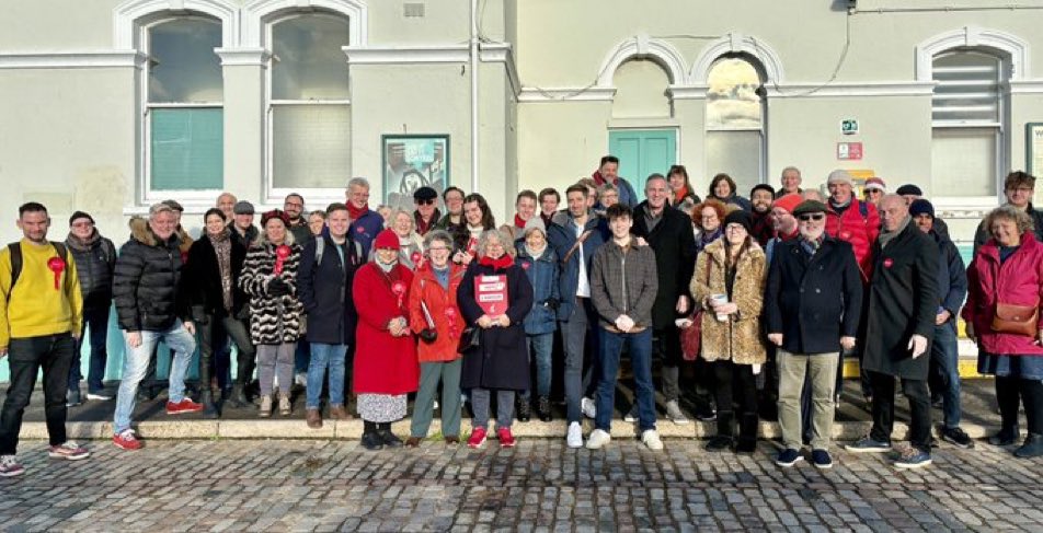 Absolutely brilliant turnout from <a href="/bhlabour/">Brighton & Hove Labour Party</a> <a href="/HoveLabourParty/">Hove and Portslade Labour Party</a> @bh_younglabour <a href="/peterkyle/">Peter Kyle</a> <a href="/MrTomGray/">Tom Gray</a> today in support  Labour's candidate  <a href="/JoshGuilmant/">Josh Guilmant</a>
Very well recieved by many residents of South #Portslade ahead of Thursday's by-election 11th January 🌹 #voteLabour