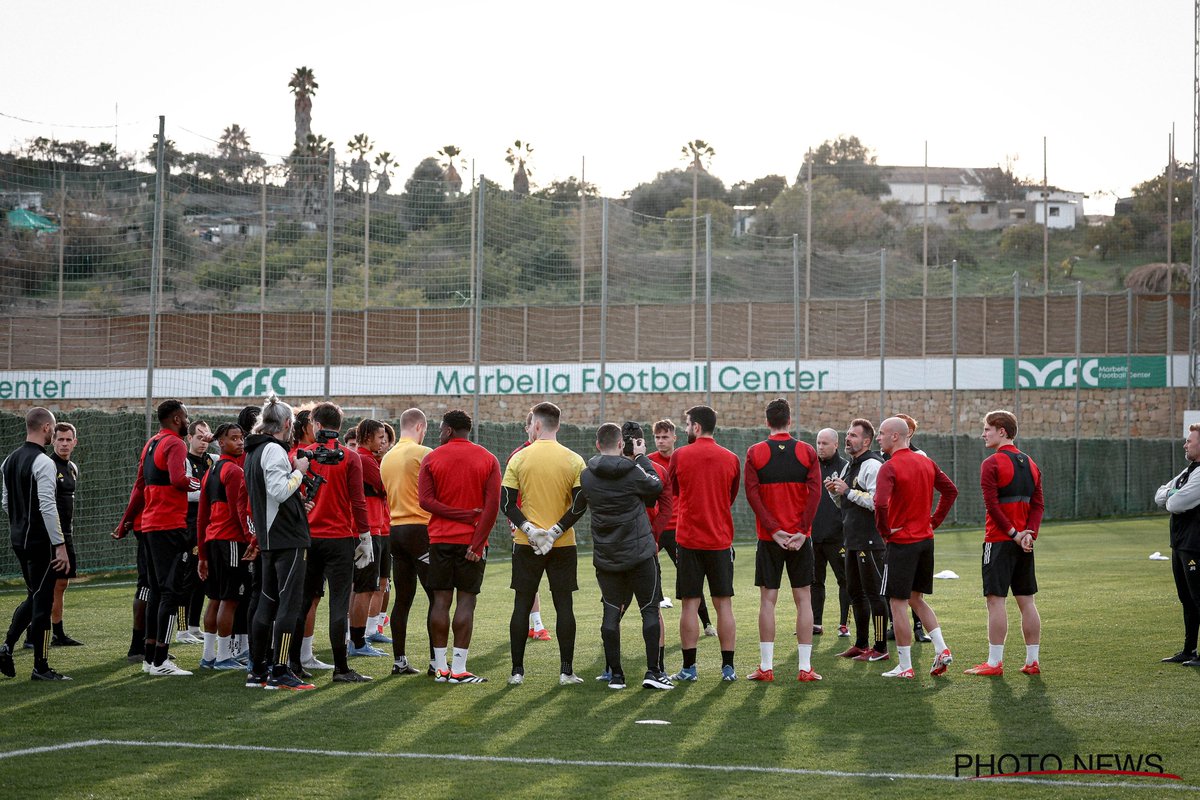 Standard_RSCL's tweet photo. 📍 𝐌𝐚𝐫𝐛𝐞𝐥𝐥𝐚 𝐅𝐨𝐨𝐭𝐛𝐚𝐥𝐥 𝐂𝐞𝐧𝐭𝐞𝐫

⚽ La première séance du #WinterCampRSCL 🔴⚪ https://t.co/yAeQAYArzB