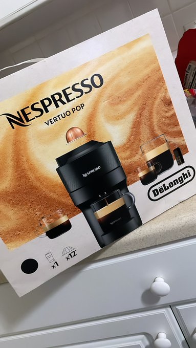 got a little single serve espresso machine as a gift from my mom😭😭😭 https://t.co/Ziq1EugIAz