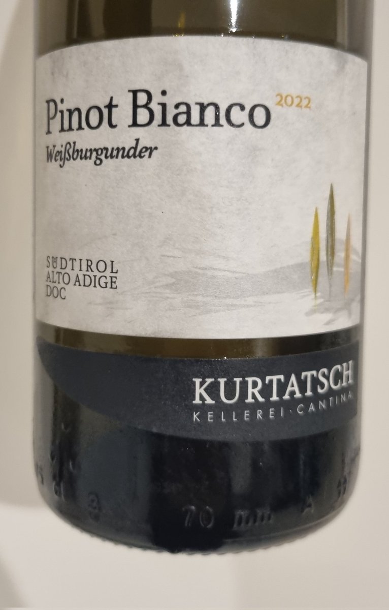 TheWineTipster's tweet photo. #Saturdaynight #whitewine  #balancedjanuary No apologise for unashamedly shouting out once again the beautiful and pure wines from @KURTATSCHwine based in the Alto Adige in North East Italy. Totally fab Pinot Bianco  purchased from the excellent Stow-on-the-Wold @hhandc shop. https://t.co/wzG18fvQod