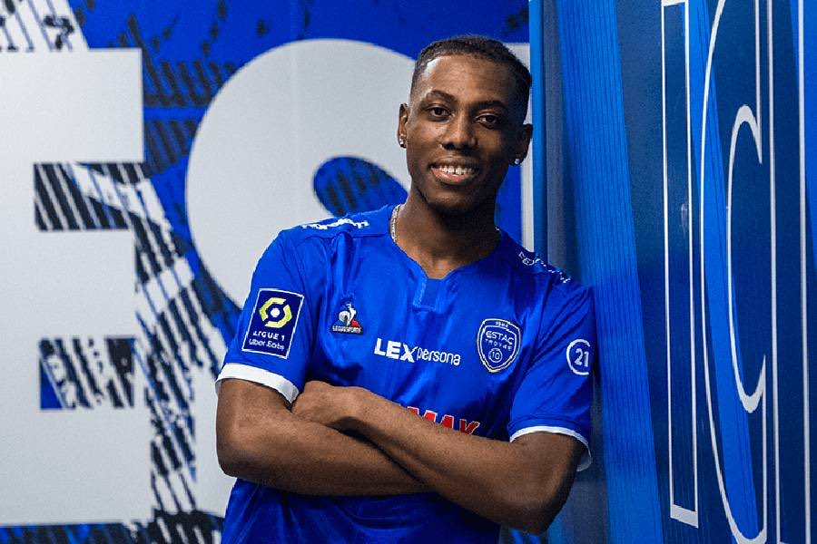 FTBLCore's tweet photo. Alexis Tibidi is set to sign for Manchester City U21s from ESTAC Troyes on a loan until the end of the season, via @FabriceHawkins 🇫🇷🔜🔵
#MCFC | #ESTACTroyes https://t.co/t8G8jN6GRB