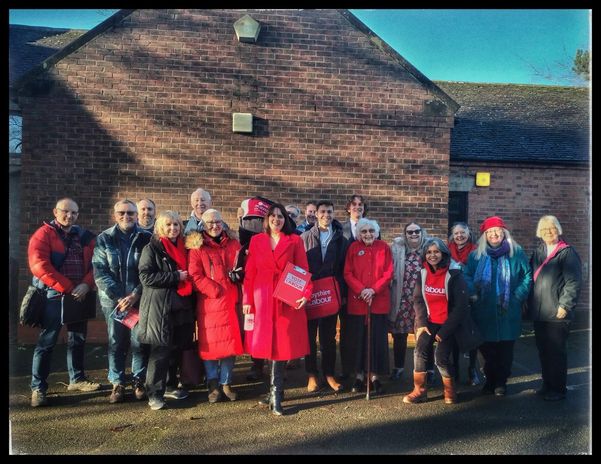 AmberValleyLab's tweet image. Great morning out in alfreton, amber valley talking to voters. With our fantastic candidate @LFarnz #cobs&amp;amp;canvassing with the legend Gail catering and 3 large teams on the doors! Lots of positive conversations.