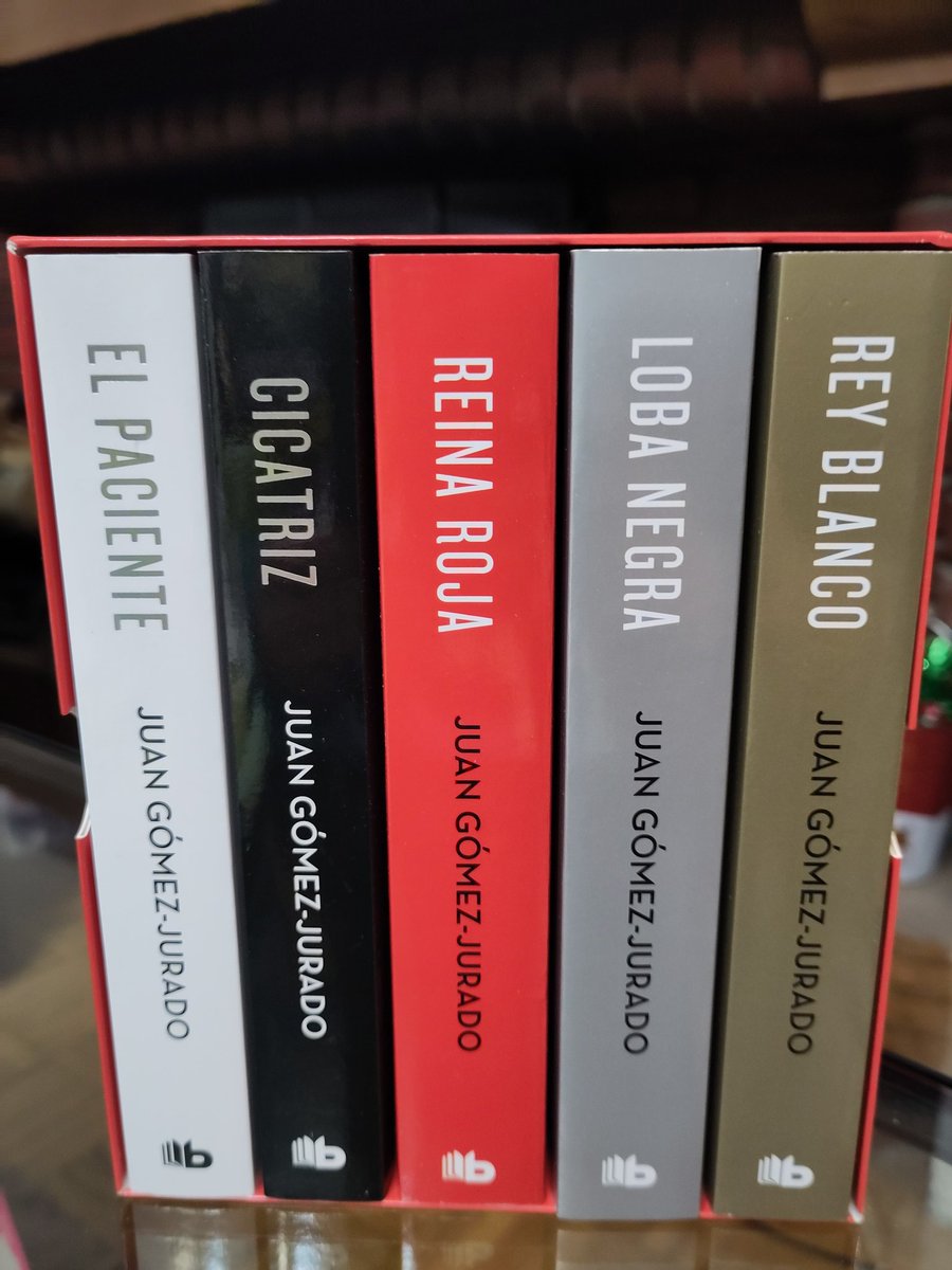 gelesab's tweet photo. Los Reyes Magos saben que me he portado muy bien y que tenía muchas ganas de empezar el universo Reina Roja así que me han traído este regalo https://t.co/mAxL910p60