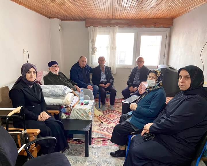 AkKadinDarica's tweet photo. Sarıkamış'ta gerçekleşen otobüs kazasında Cami Mah. Teşkilatında Faruk Akbulak'ın cenazesine,
Vefat eden Tülay hanımın annesine,
Osmangazi Mah. Gülperi hanımın vefat eden kızı için,
İlçe kadın kolları Bşk. Selma Gülenç, Bld. Bşk
 eşi Havva Bıyık taziye ziyaretlerinde bulundular.. https://t.co/8ytxc3WdGk