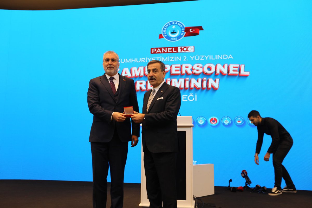 TurkavGenMrk's tweet photo. Çalışma ve Sosyal Güvenlik Bakanı Prof. Dr. Vedat Işıkhan’ın katılım sağladığı “Cumhuriyetimizin İkinci Yüzyılında Kamu Personel Rejiminin Geleceği” panele katıldılar. https://t.co/nDxTEc9ZfY