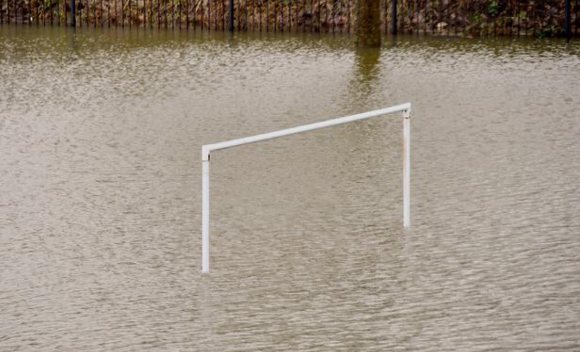 Unfortunately due to some slight water logging the club have been forced to call off all fixtures at Parsonage Lane tomorrow. The good news however is that several members of the club have had a very successful afternoon’s fishing whilst sitting on the roof of the pavilion 🎣