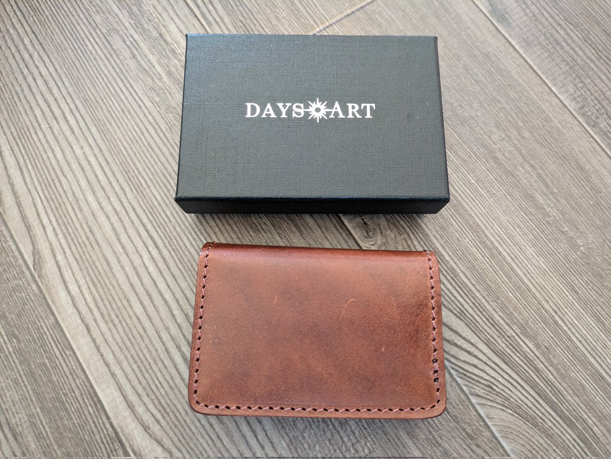 famimag_'s tweet image. 小銭も入る財布に新調✨

革製だしこれからの味の出方が楽しみ😚

#DAYSART
#革製品
#キャッシュレス
#ファミマガ