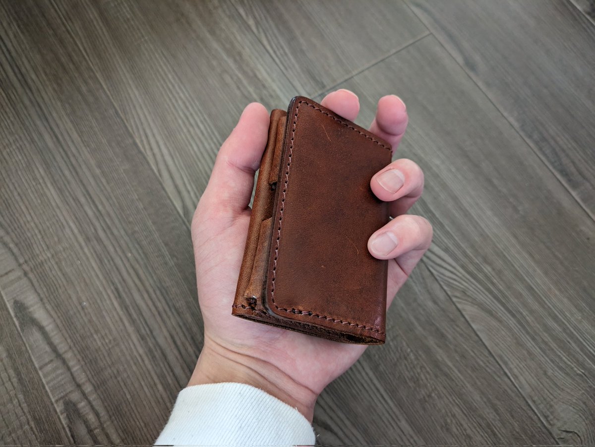 famimag_'s tweet image. 小銭も入る財布に新調✨

革製だしこれからの味の出方が楽しみ😚

#DAYSART
#革製品
#キャッシュレス
#ファミマガ