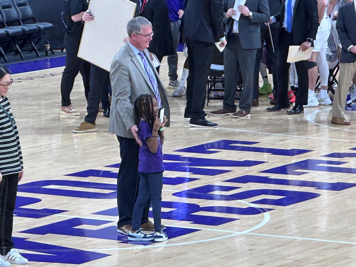 Oak View Elementary School (@oviewbears) on Twitter photo Congratulations to Oak View Elementary scholars Ms. Blackwell and Ms. Zacarias for being selected as a winner in this year’s HPU “Draw like a Panther”. They were recognized at today’s HPU basketball game! Guilford County Schools <a href="/HighPointU/">HighPointUniversity</a> <a href="/GCSchoolsNC/">Guilford Co. Schools</a> Congratulations to Oak View Elementary scholars Ms. Blackwell and Ms. Zacarias for being selected as a winner in this year’s HPU “Draw like a Panther”. They were recognized at today’s HPU basketball game! Guilford County Schools <a href="/HighPointU/">HighPointUniversity</a> <a href="/GCSchoolsNC/">Guilford Co. Schools</a>