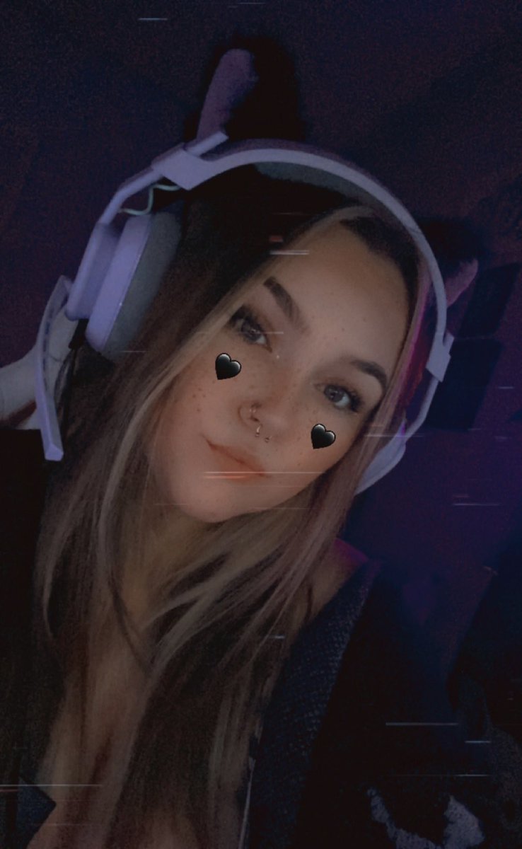 hellxne's tweet photo. Come hangout and watch some league ✨ 

https://t.co/rdeZbSoMGd

#LeaguefLegends #PCGamer #twitchaffiliate #twitchstreamer #gamergirl #SmallStreamerCommunity https://t.co/DKOuQuVoc3
