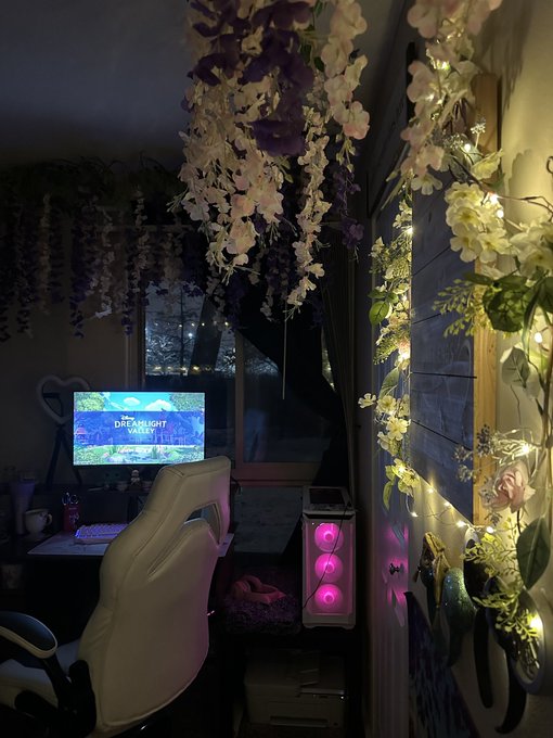 Nothing like watching the snowfall while you game and 🍃🍃 https://t.co/jUoufieYXA<a href="/tag/gamer"class="tags"><span>#gamer</span></a><a href="/tag/gamergirl"class="tags"><span>#gamergirl</span></a><a href="/tag/worship"class="tags"><span>#worship</span></a><a href="/tag/vessel"class="tags"><span>#vessel</span></a><a href="/tag/bookish"class="tags"><span>#bookish</span></a><a href="/tag/pcgamer"class="tags"><span>#pcgamer</span></a>