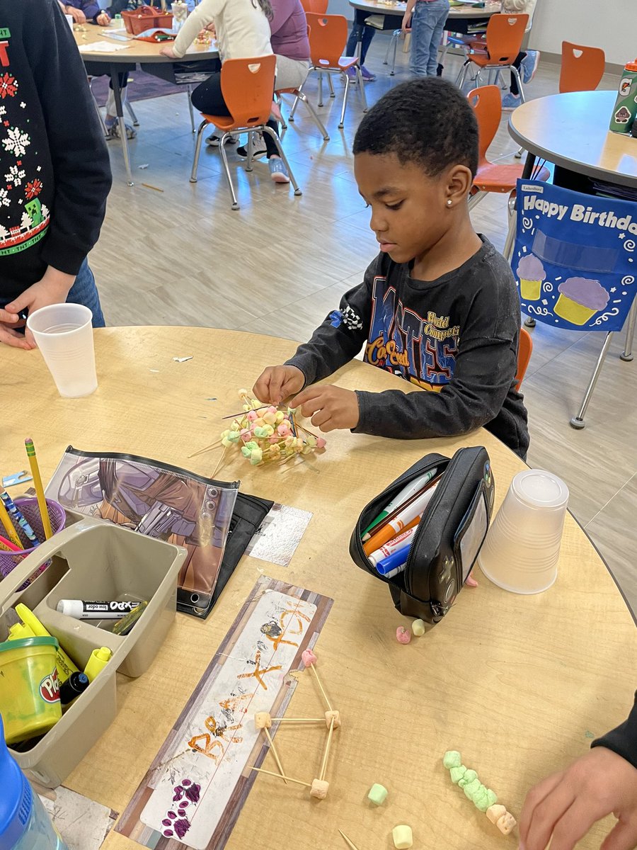 Kindergish's tweet photo. STEM project with our 3rd grade buddies! #WES #kinder #bulldogs https://t.co/5iyQOqTxJx
