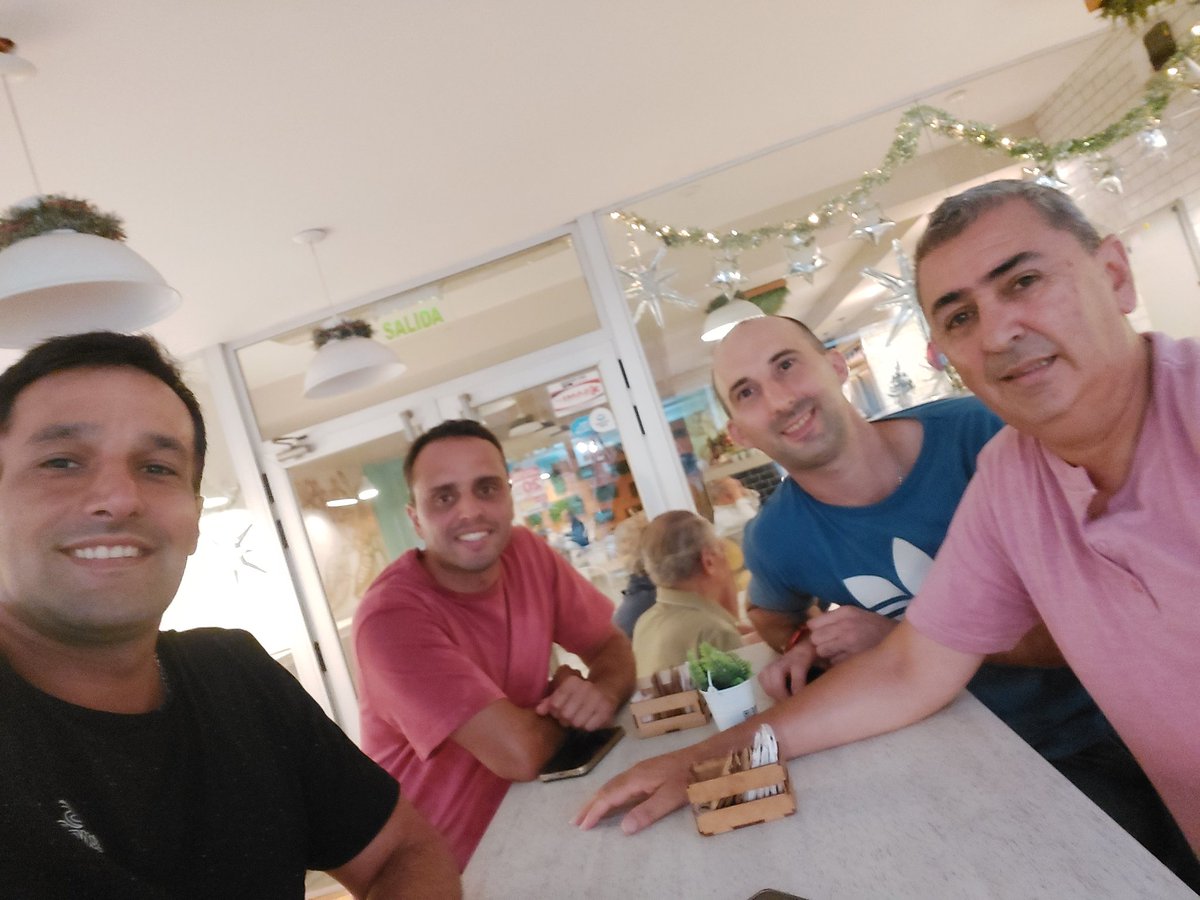 Salida con amigos!!☕️🥐