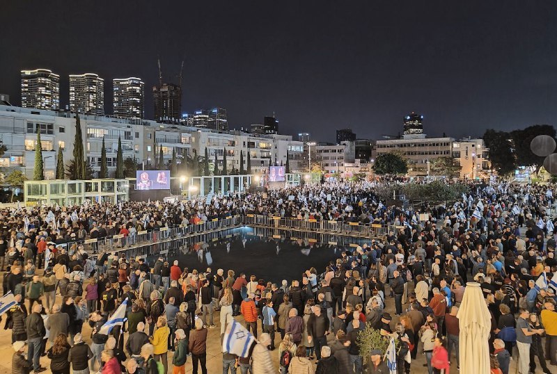 SprinterPress's tweet photo. Protesters in Tel Aviv demand Netanyahu's resignation https://t.co/LXqNUvlyAL