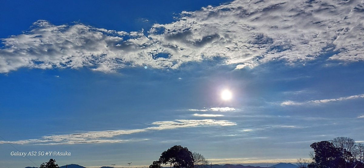 yumeasutw's tweet photo. #青空 にお日様燦々✨ #日光連山 に雲が掛かる冷えた日曜日の朝🌤️
南の空に白い🌘 #二十六夜 のお月様(月齢28.0)

予想最高/最低気温🌡️12℃/-1℃
晴れ☀️
お洗濯日和👕👖日中は北寄りの風が冷たそうです🌬️➰🍂

#イマソラ #朝空
#イマツキ #月 #moon
#空の名前
#天気の図鑑
#a2024  #a0107 #a202401 https://t.co/AppO5GV9es