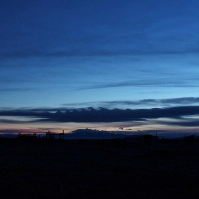 aarons661_aaron's tweet photo. Check out these cool Kelvin-helmholtz clouds over the San Luis Valley this evening. I've been waiting a long time to capture this awesome phenomenon! @CReppWx #cowx #waveclouds https://t.co/CEX2BPbc0e