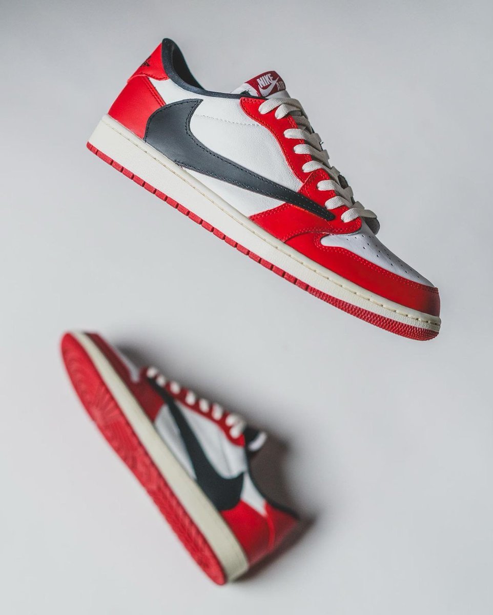 Travis Scott x Air Jordan 1 Low OG “Chicago” customs ⛽