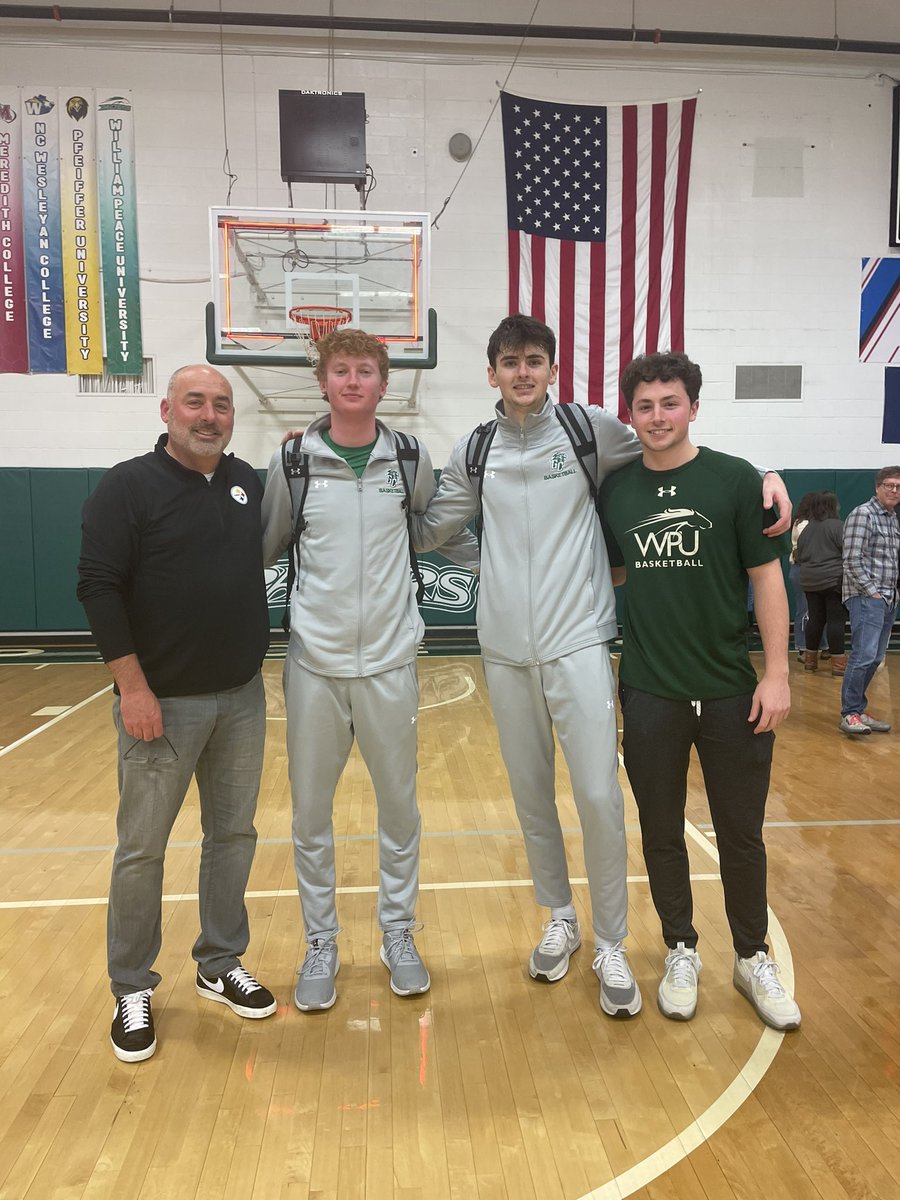 Shartzell5's tweet photo. Always great to catch up with these guys! @griffin_powell5 @carsonfitch14 @JHartzell03 @NCSpartans https://t.co/24kzC4RfRM