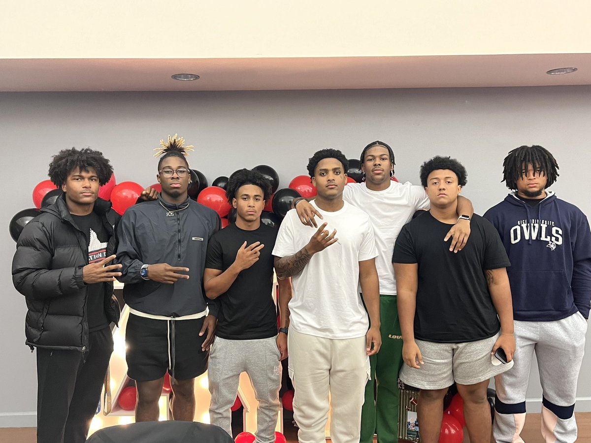 LaTishaStaten9's tweet image. Great time celebrating @ziontaylor2024.  Go be great at UH!
So proud of these former Sienna Stallions.  They are all superstars and will do great things in life.  Started with The best little league coaches. #TheFoundation #LoveTheseYoungMen #Greatness @RJStaten8 @robostat