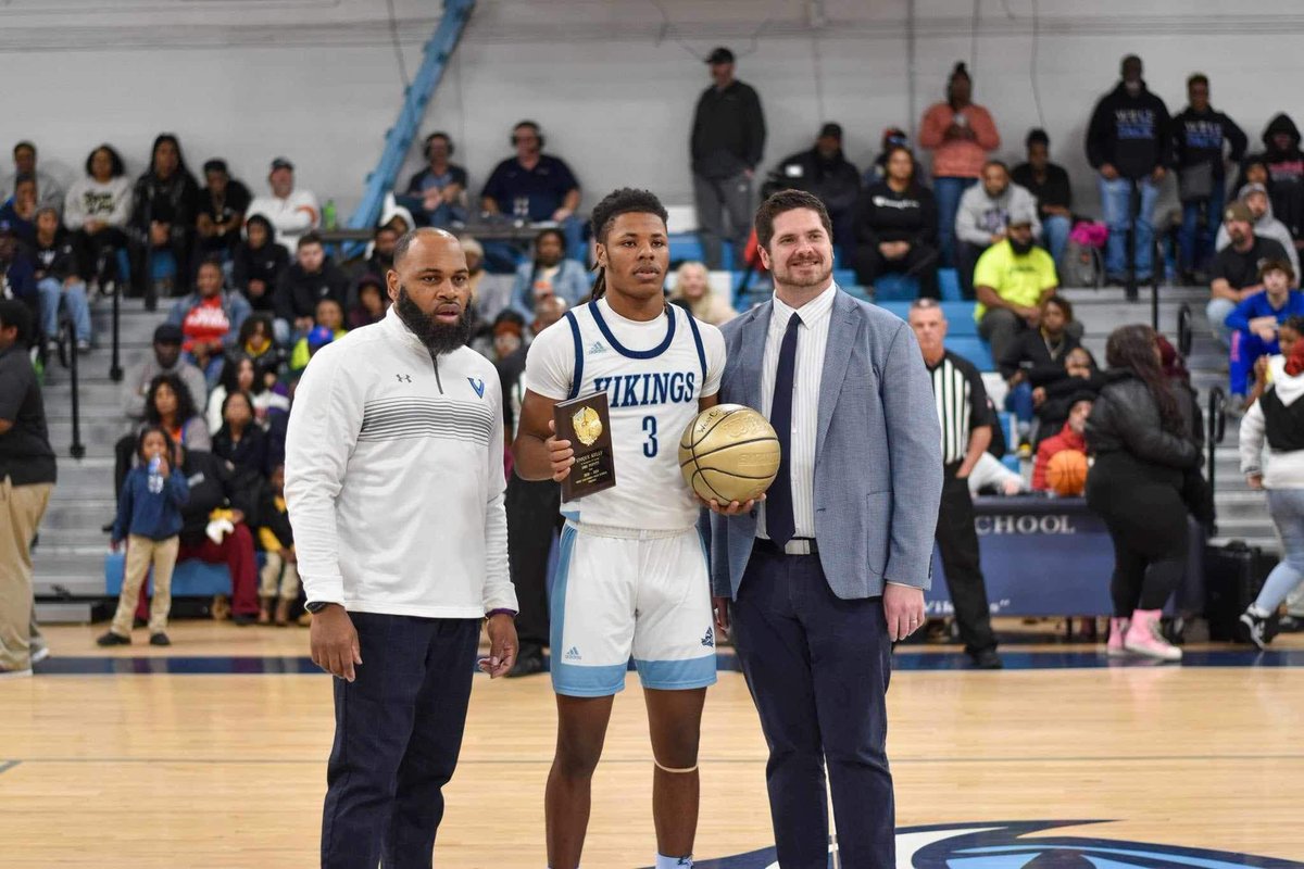 UniqueKelly7's tweet image. Not the way we wanted to end but we got the W on a great night, thank god for this opportunity💙🙏🏾

(1000 pt recognition night)

 #AGTG 
#gbukay 

31 points/11 rebounds!!