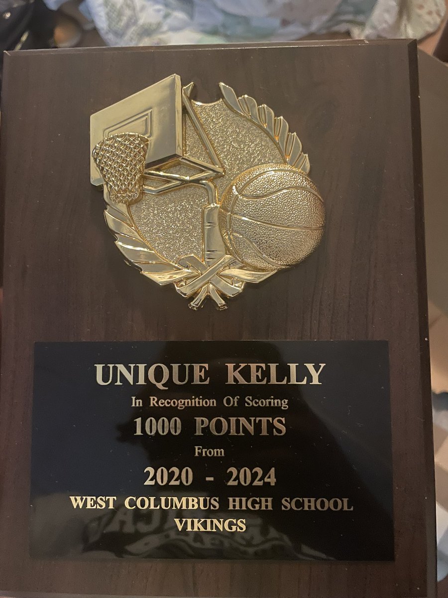 UniqueKelly7's tweet image. Not the way we wanted to end but we got the W on a great night, thank god for this opportunity💙🙏🏾

(1000 pt recognition night)

 #AGTG 
#gbukay 

31 points/11 rebounds!!