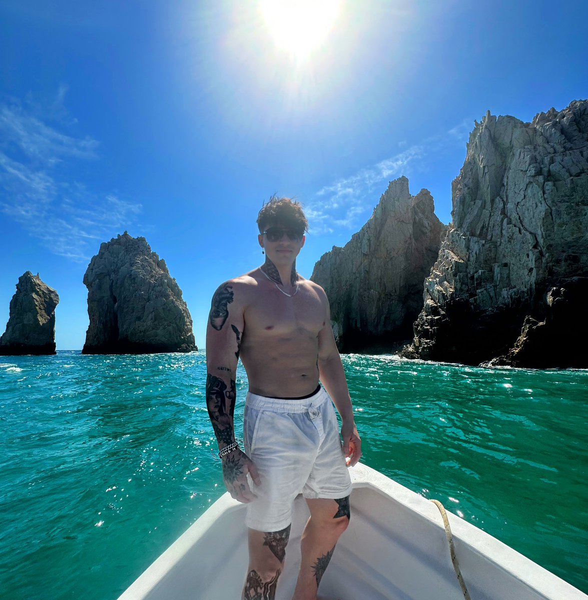 thatoneofguy's tweet photo. 🏝️fat boy on vacation https://t.co/dlyEhchr12