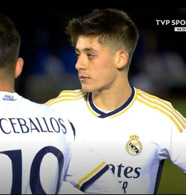 Tira los córners, se pide las faltas...
El debate con él en el campo de los penaltis tiene solución 😁