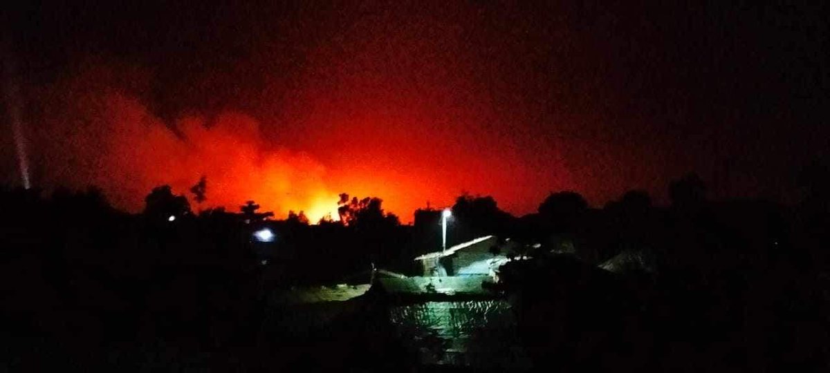 SdekPhotography's tweet photo. A huge fire at camp 5 world largest refugee camp in Bangladesh 

#rohingyarefugeecamp
#fire
#camp https://t.co/znkF9pjhd3
