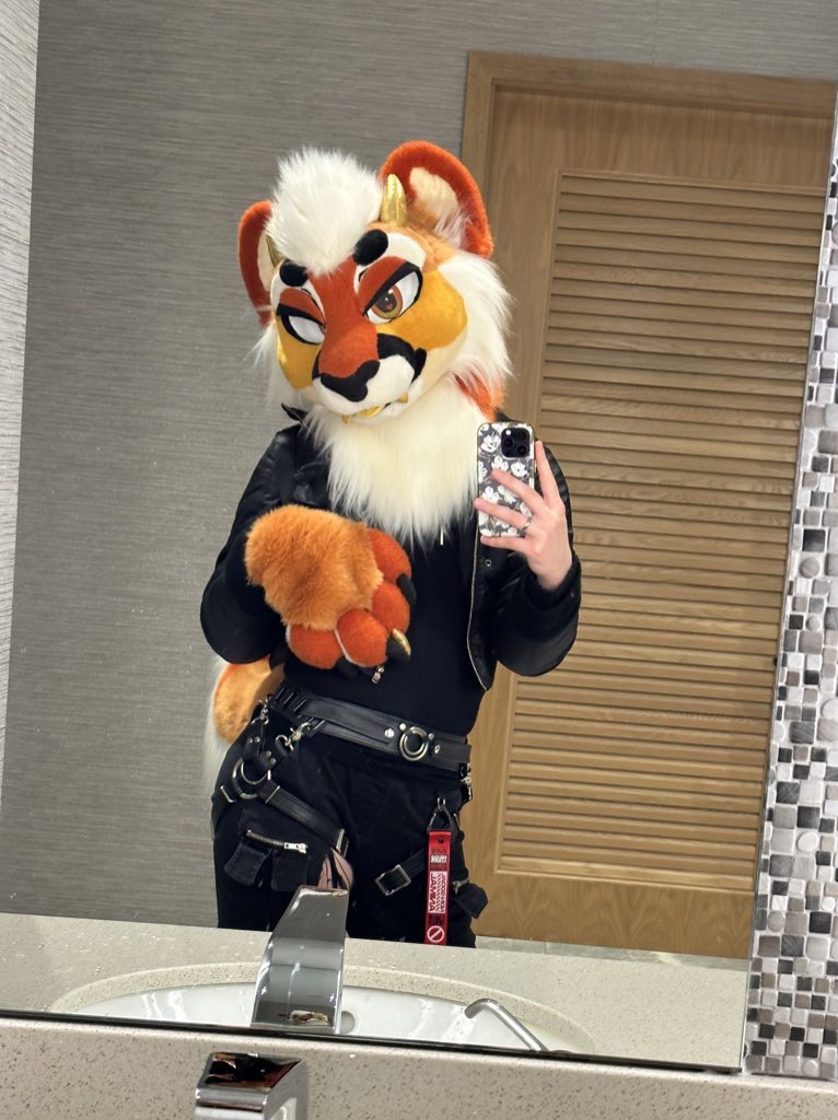 🧡Achilles🧡 (@gildedachilles) on Twitter photo am causing ruckus at #anw2024 🧡✨
come say hi and hang out for real kitty cat hours! #AnthroNorthwest
✂️ <a href="/spiltgrapesoda/">Grape and Company</a> am causing ruckus at #anw2024 🧡✨
come say hi and hang out for real kitty cat hours! #AnthroNorthwest
✂️ <a href="/spiltgrapesoda/">Grape and Company</a>