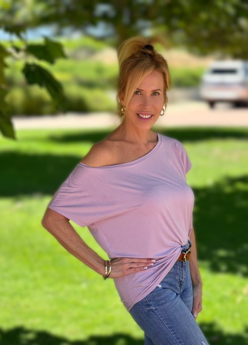 Whatever you&rsquo;re up to, have a beautiful day! Happy Saturday! XOXO 💋 #beautiful #HappySaturday #SaturdayFeeling<a href="/tag/beautiful"class="tags"><span>#beautiful</span></a><a href="/tag/happysaturday"class="tags"><span>#happysaturday</span></a><a href="/tag/saturdayfeeling"class="tags"><span>#saturdayfeeling</span></a><a href="/tag/onlyfans"class="tags"><span>#onlyfans</span></a>