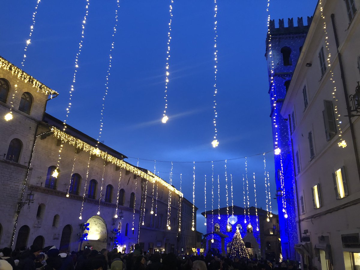 KeithKingnKC's tweet photo. We had fun meeting the Mayor of Assisi, Italy tonight.  @stef_proietti your city is beautiful, especially during the holidays, and I encourage friends in #KansasCity to visit soon.  🇮🇹 https://t.co/oiI7zakFQD
