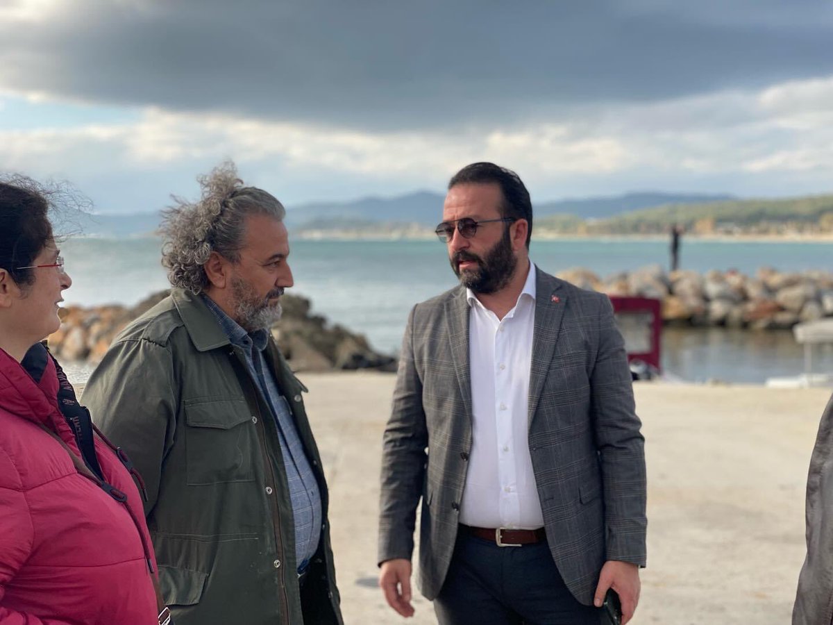 suleymanartci's tweet photo. Çat kapı Gümüldür balıkçı barınağımızı ziyaret edip limanda denk geldiğimiz Vatandaşlarımızla sohbet ettik. 

Bu vesileyle tüm Gümüldürlü hemşerilerime saygı ve selamlarımı iletiyorum. https://t.co/nGXJUfVFAT