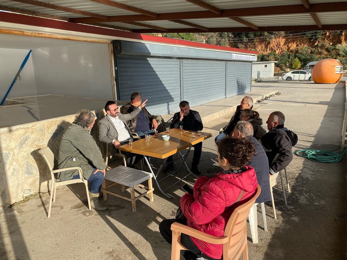 suleymanartci's tweet photo. Çat kapı Gümüldür balıkçı barınağımızı ziyaret edip limanda denk geldiğimiz Vatandaşlarımızla sohbet ettik. 

Bu vesileyle tüm Gümüldürlü hemşerilerime saygı ve selamlarımı iletiyorum. https://t.co/nGXJUfVFAT